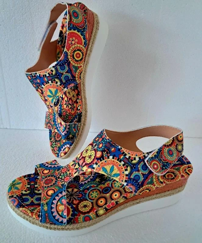 Superbes Sandales Tres Tendance Ethniques / Colorées - Pointure 40